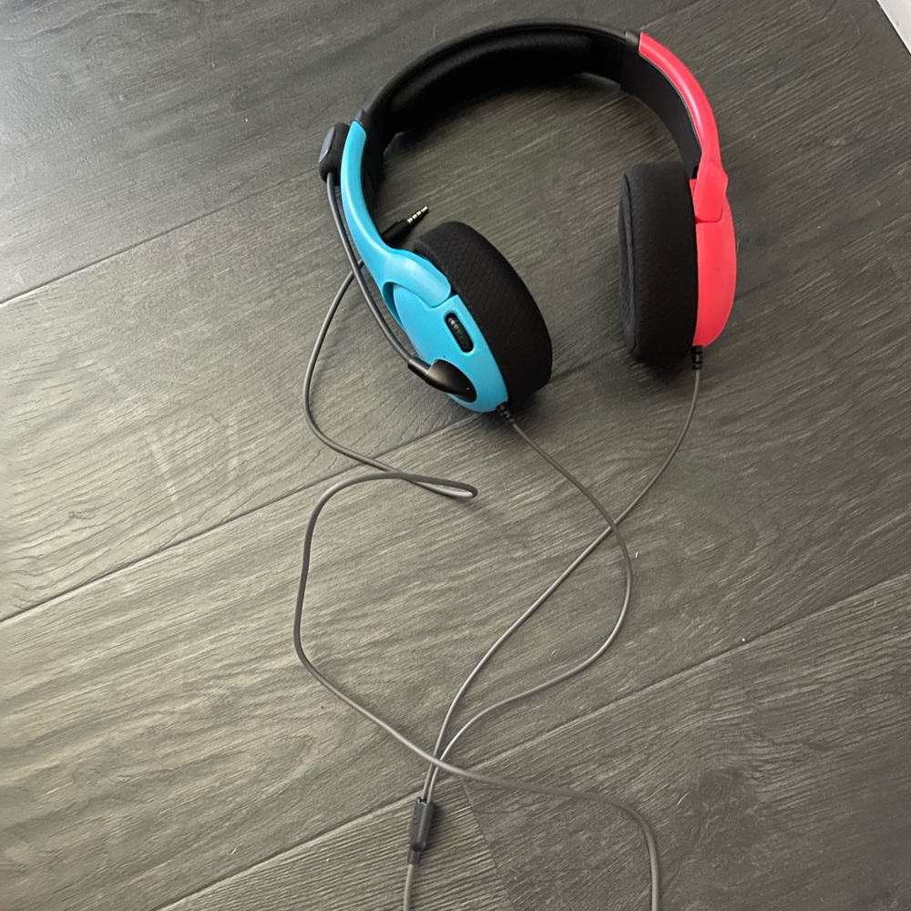 LVL 40 Wired Gaming Headset for Nintendo Switch - Blue/Red.
